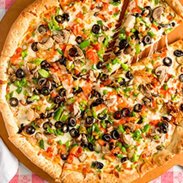 Vegetarian Garlic Sauce Pizza.